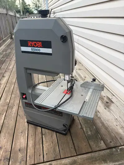 This Ryobi BS900 band saw is a reliable tool for your workshop, featuring a 9-inch cutting capacity...