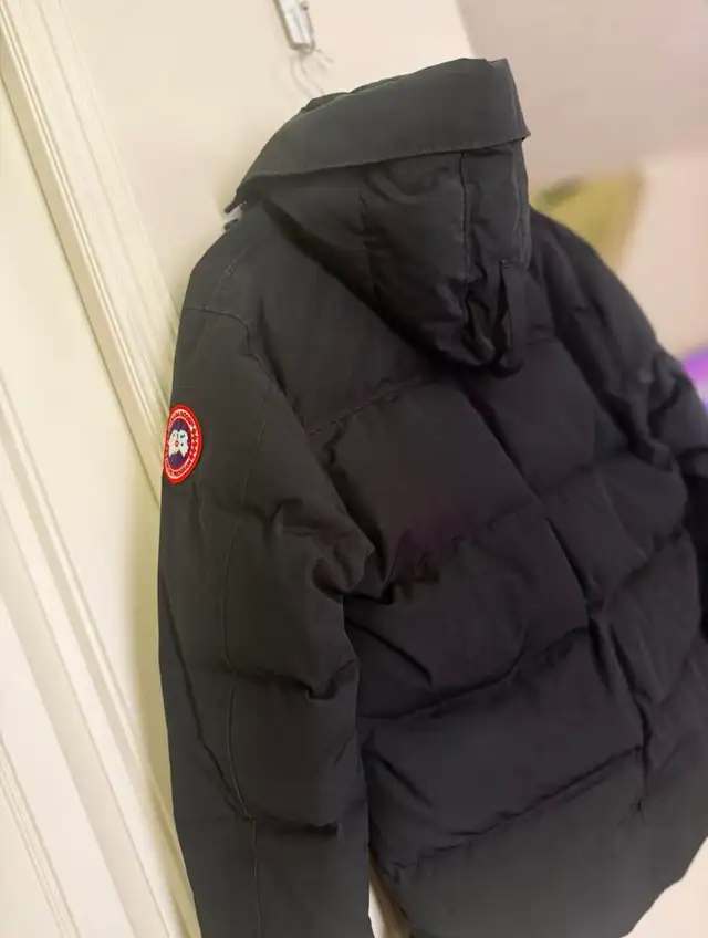 Canada Goose jacket  in Men's in Calgary - Image 3