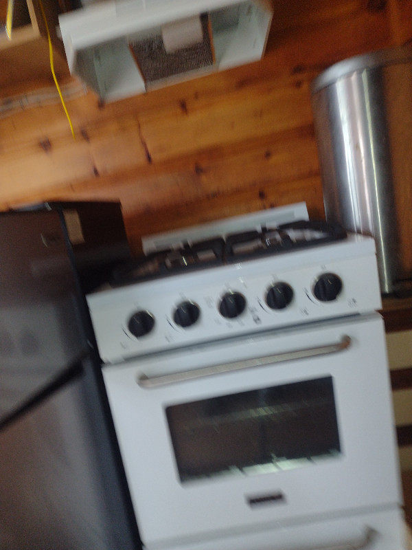 24 inch propane stove with oven dans Cuisinières, fours et fourneaux  à North Bay - Image 2