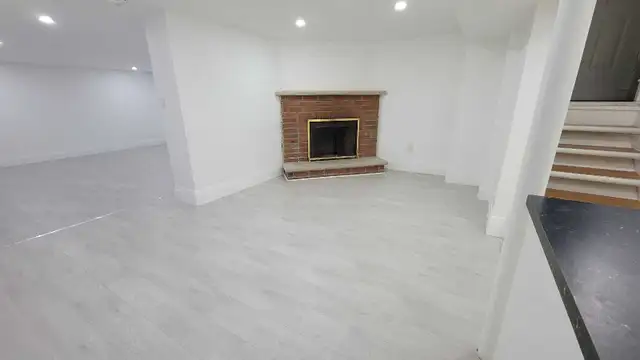 Bright & Spacious 1-Bedroom   Den Legal Basement Apartment