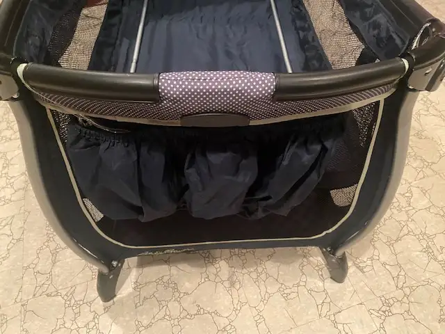 Bassinet / Portable Crib / Playpen / Berceau in Cribs in City of Montréal - Image 5