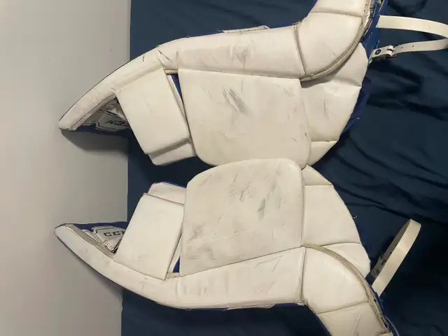 Pads de gardien de hockey sur glace ccm axis 1.9 in Hockey in City of Montréal - Image 7