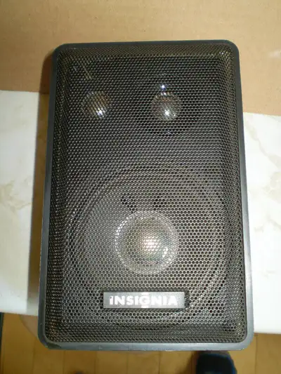 INSIGNIA/CENTRIOS 40 W Shelf/Wall Speakers-3 Way-8 Ohms-$10 each, View more