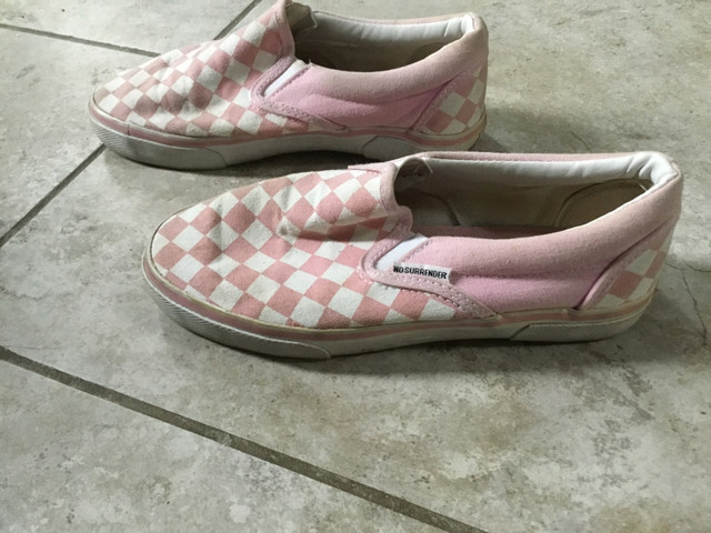 Checkered Pink slip on shoes, Girls’ Sz 4. Ladies’ Sz 6 in Women's - Shoes in Guelph