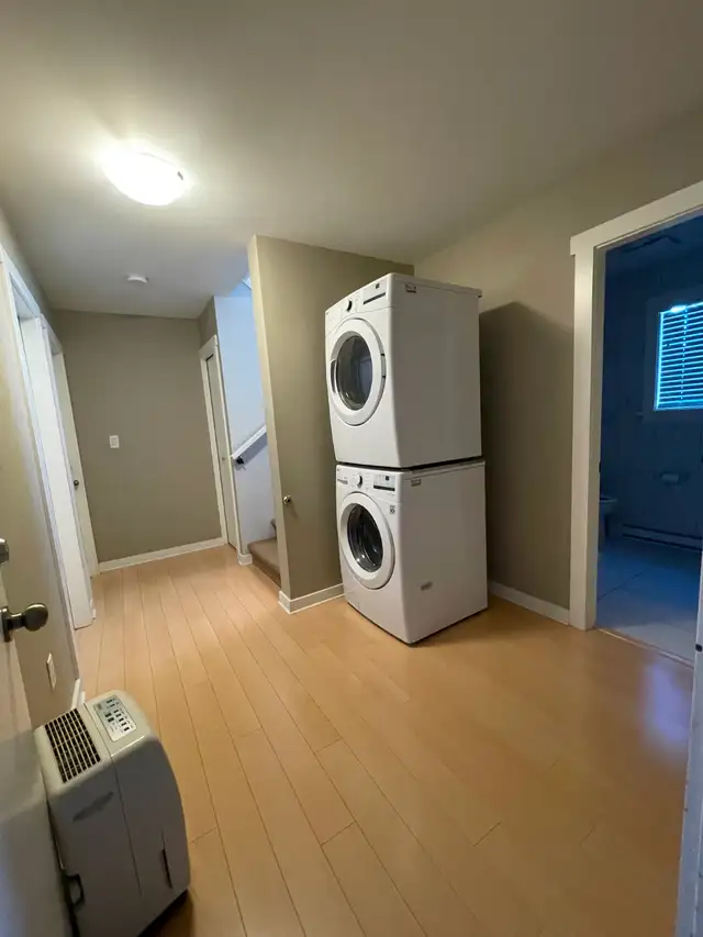 Spacious and bright 4 bed/2 full bath Pet-friendly home for rent in Long Term Rentals in Victoria - Image 8