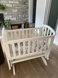 Wooden Rocking Baby Bassinet/Crib