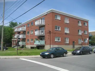 Dorval Big 4 1/2 Renovated