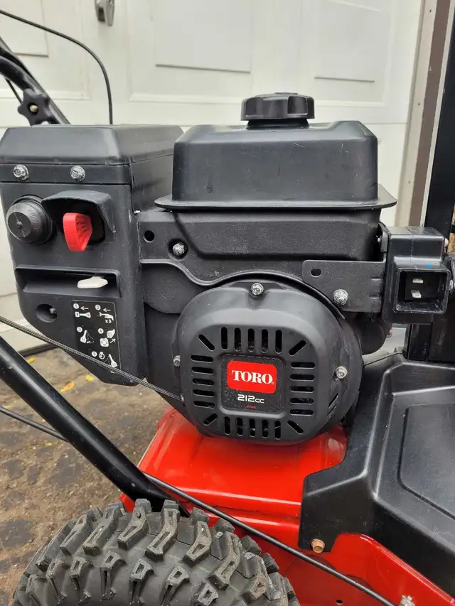 Toro Snowmaster 724QXE snowblower in Snowblowers in Kitchener / Waterloo - Image 6