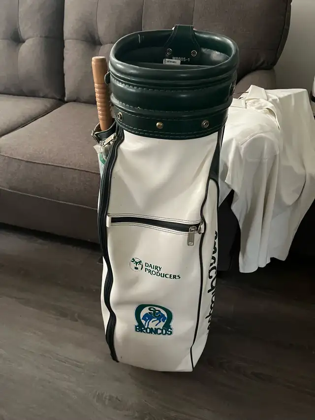 Vintage Swift Current Broncos Golf Lot in Arts & Collectibles in Regina - Image 3