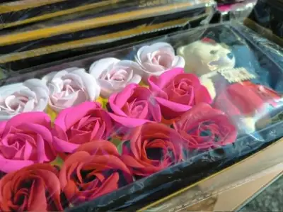 Soap Rose Gift Box – Sweet Love, Gradient Pink/Purple ✨, View more