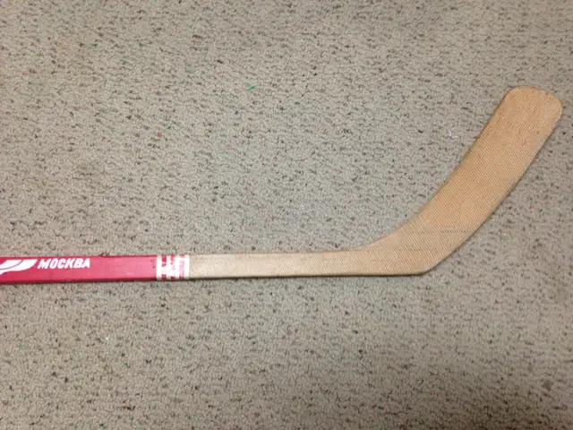 Vintage Model 7001 MOSCOW LEADER CLASSIC RUSSIAN RED Hockey Stic in Hockey in Winnipeg - Image 6