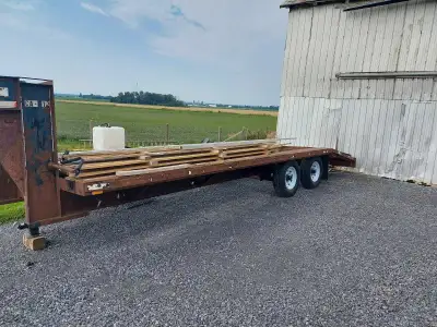 19 foot deck with 5 foot beaver that covers to flat deck to make complete 24tf flat deck. Has brand...
