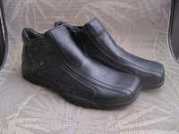 15$ - Souliers Hommes Gr 10/ Mens Shoes Size 10