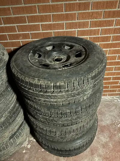 255/70/16 tires on 6 bolt gmc canyon wheels. Bfg winter slalom 10/11/32. Few years left on them. Off...