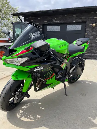 2019 ZX6r This thing is awesome, so much fun to ride, it's in perfect shape. Already has done to it...