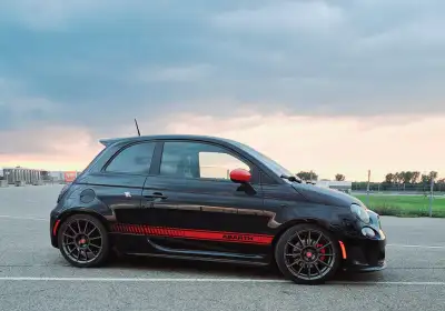 *ATTENTION CETTE VOITURE A ÉTÉ CONVERTI EN 2 PLACES * Fiat Abarth 2014 104000 kms Jamais accidentée...