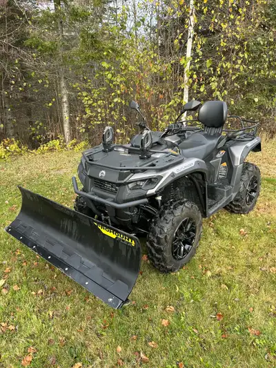 2024 Can-Am Outlander Max XT in excellent condition only 478 km on the unit. Fully loaded ￼excellent...