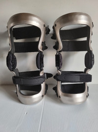 iBrace Left & Right Knee Braces Size Medium  $80 Each 