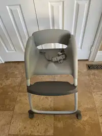 BOOSTER CHAIR ON WHEELS FOR TABLE