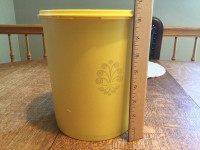 tupperware vintage servalier jaune Soleil usagé et propre