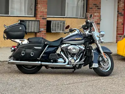 2009 Harley Davidson Road King Classic. Sharp looking bike. It is completely stock. Doesn’t have sta...