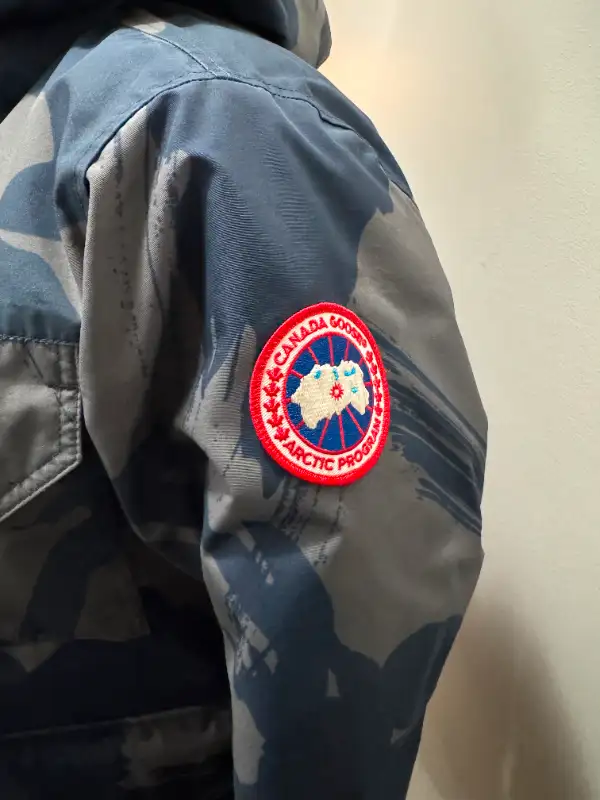 Canada Goose Men's Maitland Parka XS Blue Camouflage in Men's in City of Toronto - Image 3
