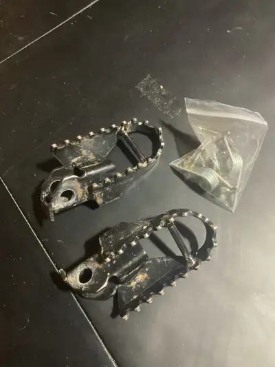 Set of used foot pegs of a 2015 model Local pick up or you pay the shipping.