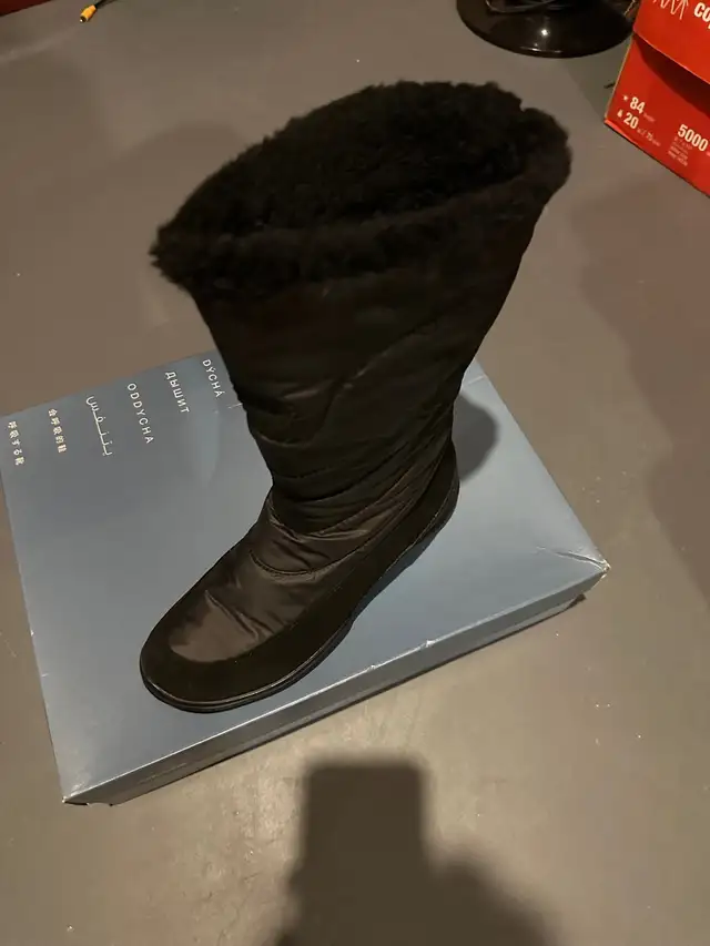 Geox women winter boots in Women's - Shoes in Edmonton - Image 4
