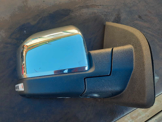 Right outer mirror off a 2019 Ford F150 in Other Parts & Accessories in Cambridge - Image 3