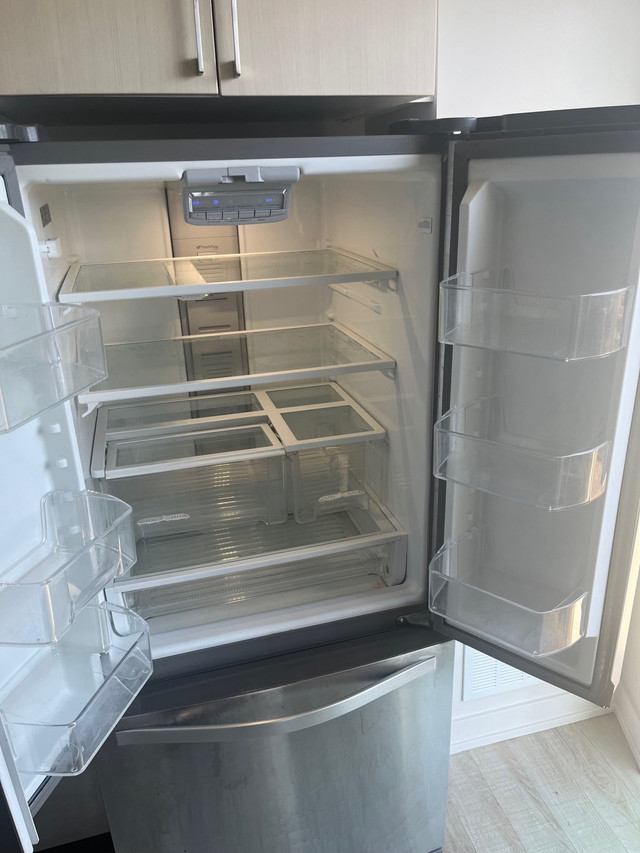 Whirlpool fridge in Refrigerators in La Ronge - Image 3