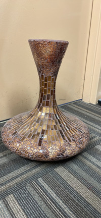 Decor piece (vase)