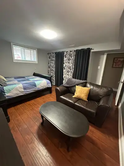 Clean, bright, fully renovated full house – 1 private bedroom Just minutes from Darlington & Pickeri...