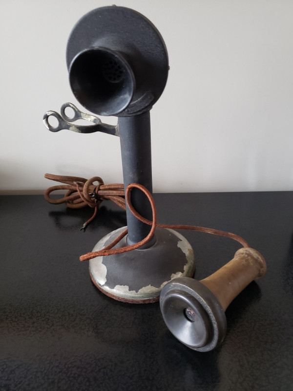 VINTAGE RARE CANDLESTICK TELEPHONE dans Art et objets de collection  à Ville de Montréal - Image 4