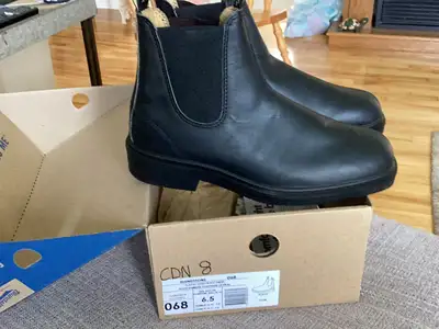 Blundstone boots size 8, brand new , never worn, elastic sided, black