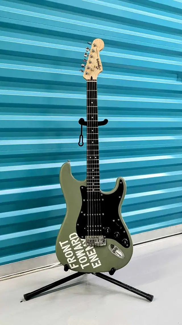 Squire Affinity Stratocaster HSS - Army Green in Guitars in Markham / York Region - Image 2