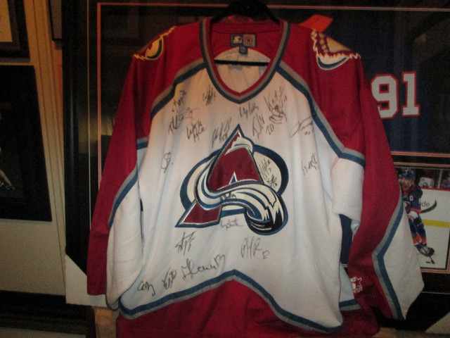 Colorado Avalanche Team Signed Jersey Roy Sakic Forsberg Selanne in Arts & Collectibles in Mississauga / Peel Region