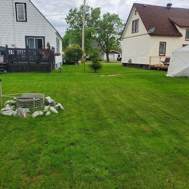 Nice home for sale on nice quiet street, with private backyard Houses