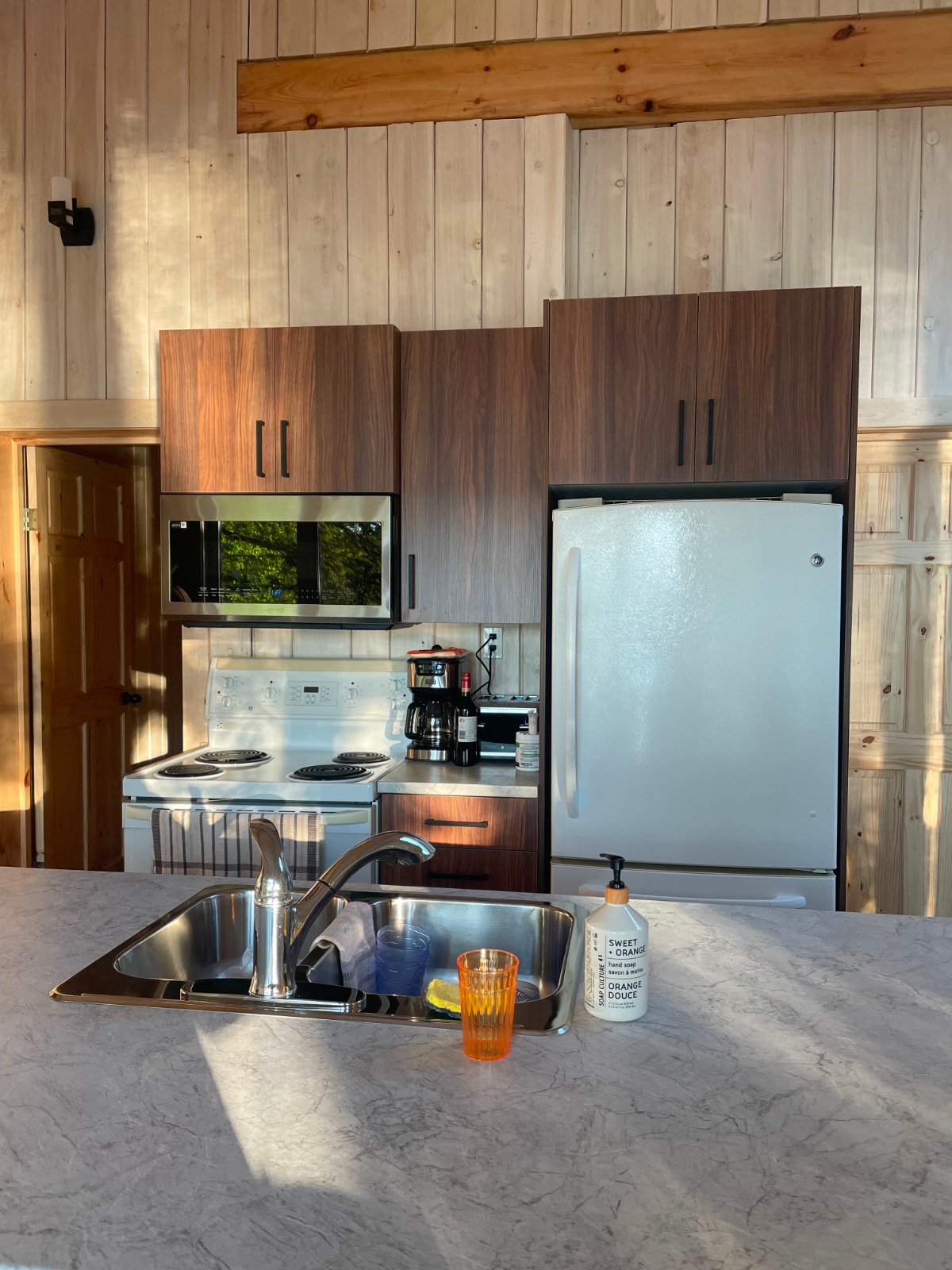 Chalet a louer a Rawdon, bord de lac, 2 cc,  foyer, poele,  5 mo — photo 3
