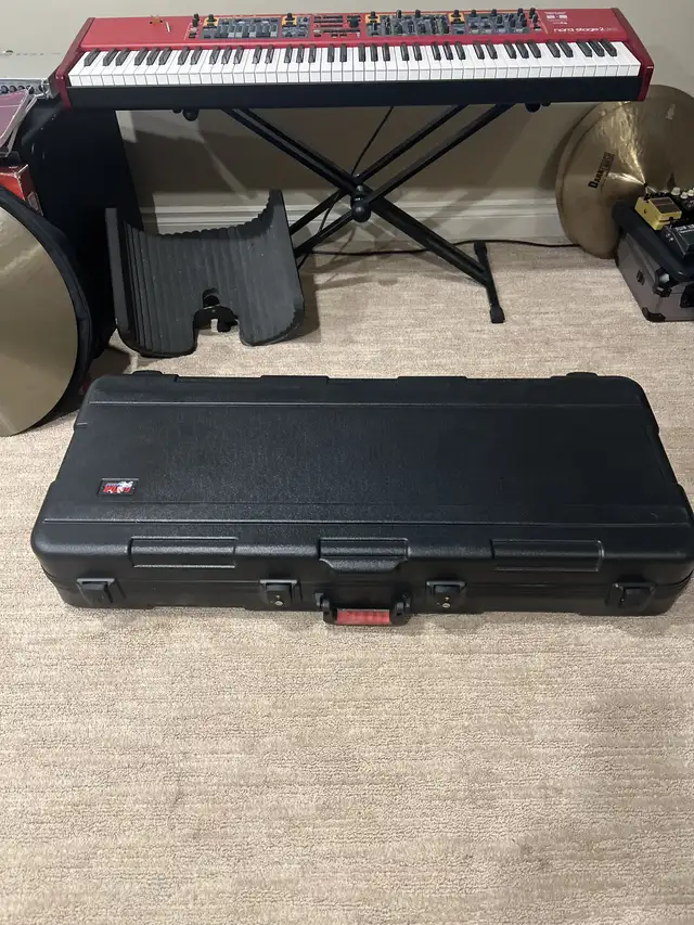 hard case  gator 61 in Performance & DJ Equipment in St. Albert - Image 3