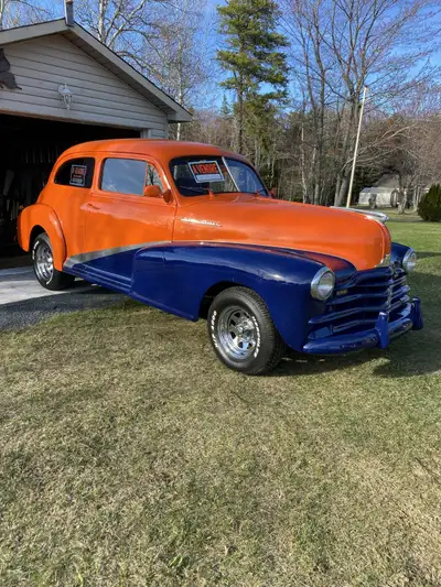 1948 pontiac silver streak a vendre price$16.500 OBO motor 305 news tires p.s p.b nead some work tra...