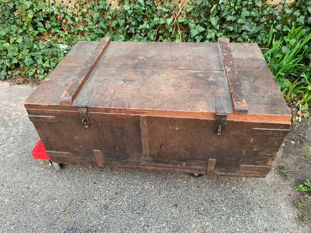 wooden WWI US Army artillery ammunition carrying case chest box in Arts & Collectibles in Kitchener / Waterloo