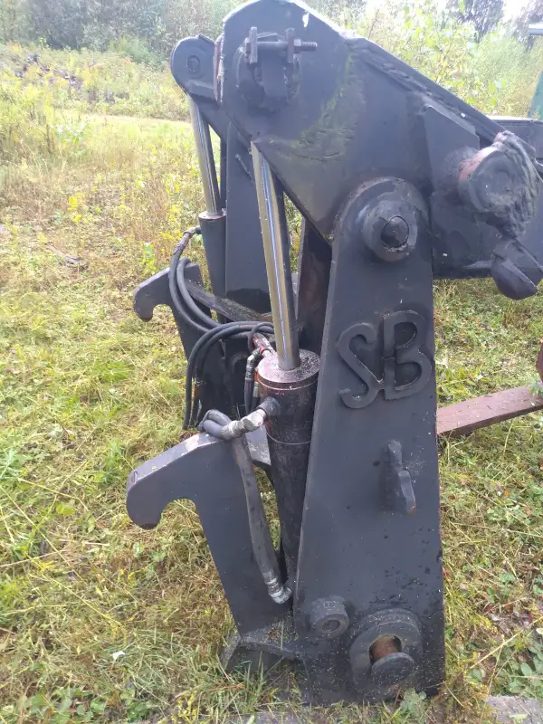 Fourches/pince  grappin combiné pour palettes et billots de bois in Heavy Equipment in Shawinigan - Image 4