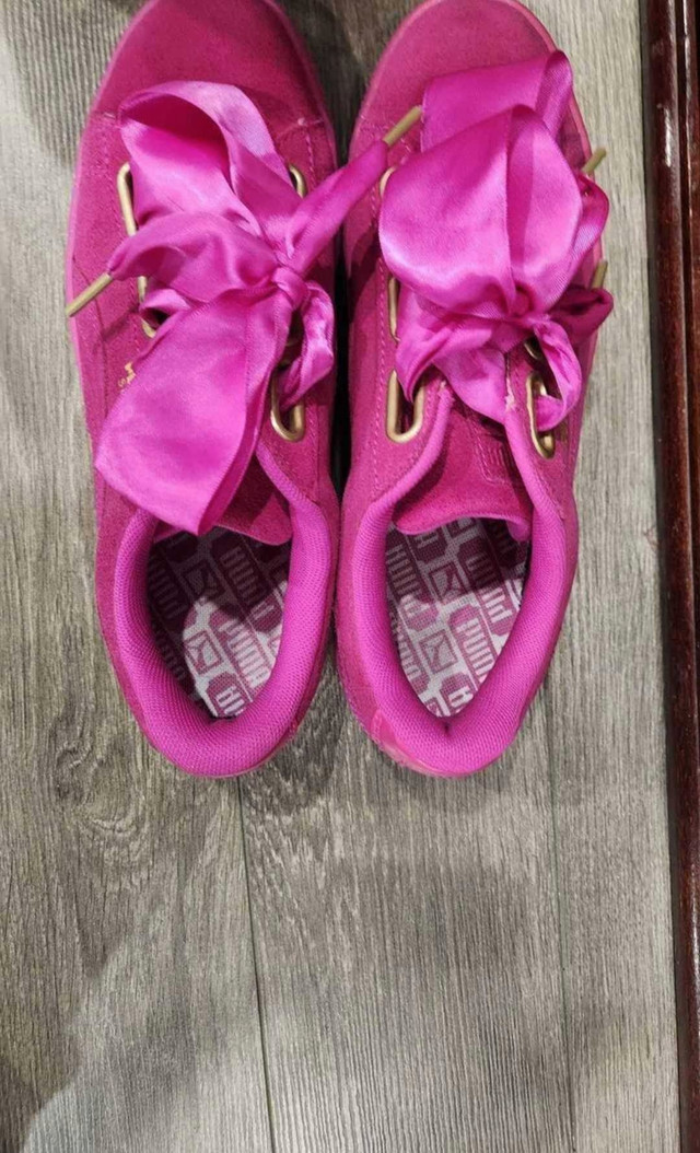 Women's Puma Suede Pink Shoes  in Women's - Shoes in Markham / York Region - Image 4