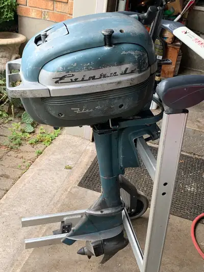 1953 Evinrude 7.5hp Fleetwin Selling as is it’s been sitting and needs to go Motor pulls over and sh...