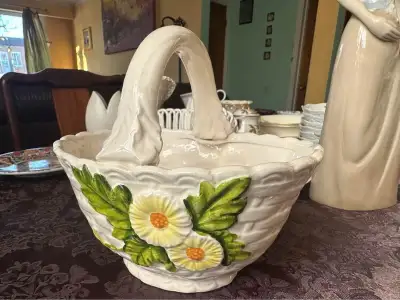 superbe panier antique/collection japonais en porcelaine signée, View more