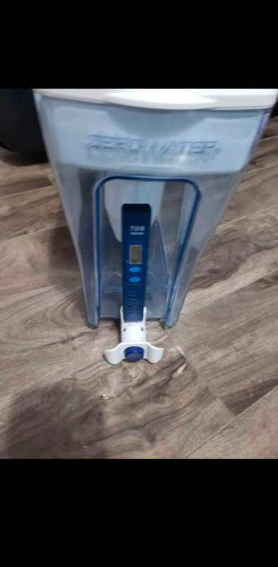 New Water Filter with Purity Check Thermometer in Other in Abbotsford - Image 2