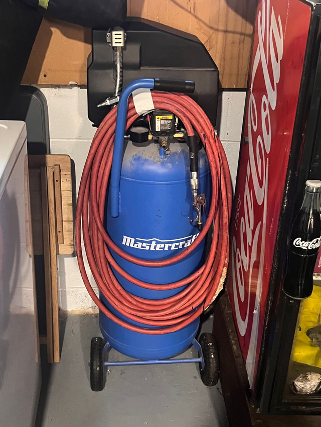 Mastercraft 20 gallon Air compressor in Power Tools in Woodstock