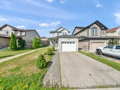 3-Bedroom Detached House for Rent – Kitchener | Garage | Great Family Home Beautiful and bright 2-st...