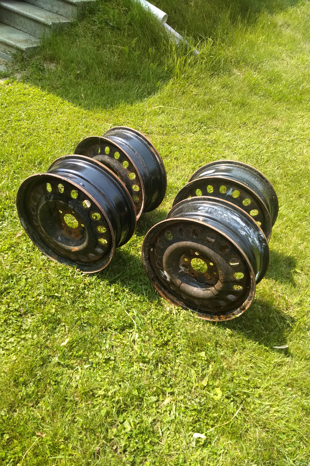 Honda HRV 17 inch steel rims 114.3 in Tires & Rims in Oshawa / Durham Region - Image 3
