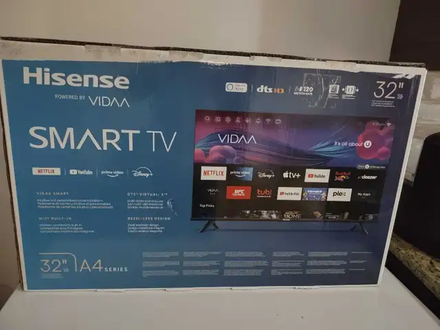 Smart tv hisense 32p propre wifi youtube dysney garantie  in TVs in City of Montréal - Image 2